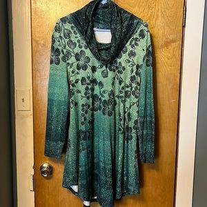 Shades of green cowl-neck tunic